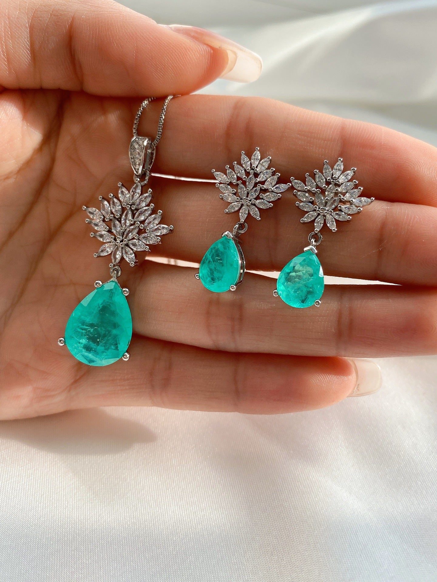 10*20 Blue Paraiba Simulant Halo Water Drop Jewelry Set, True Masterpiece Embodies Elegance & Sophistication.